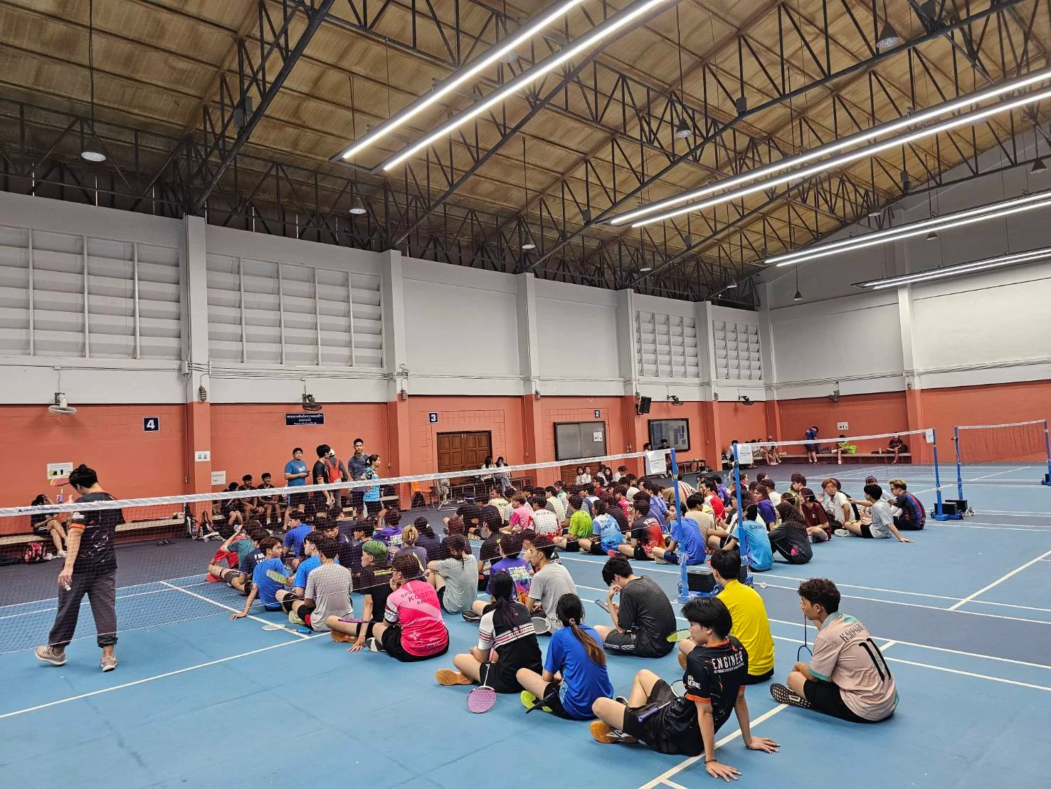 “บรรยากาศระหว่างรอการคัดเลือกนักกีฬา พ.ศ. 2566 — อีกก้าวของการเรียนรู้และพัฒนาตนเองผ่านกีฬาแบดมินตัน”